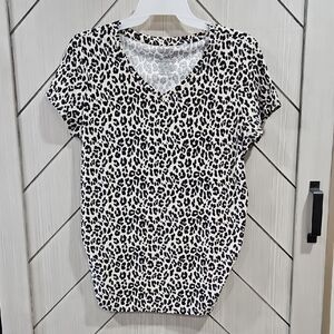 Time and Tru Black and White Animal Print V-Neck Maternity Top